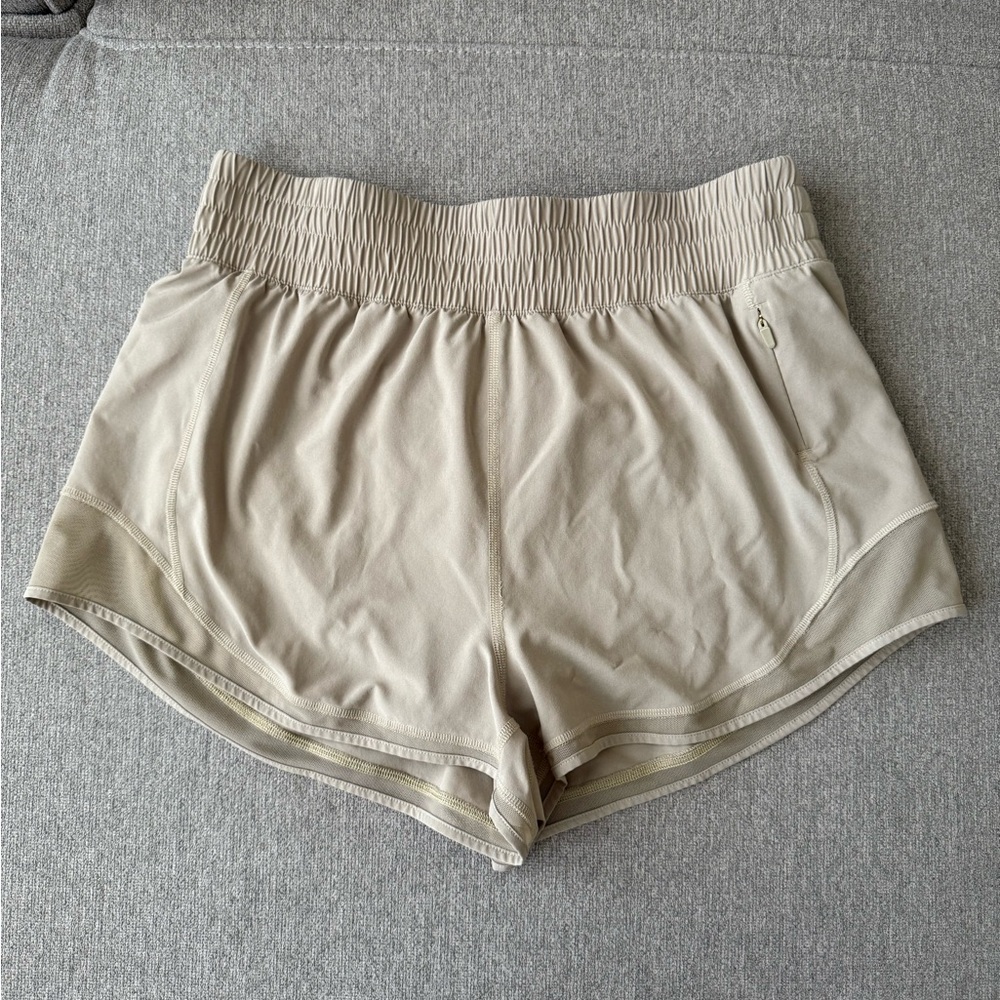 Aritzia Golden MoveTech Legacy Hi-Rise 2.5 Short